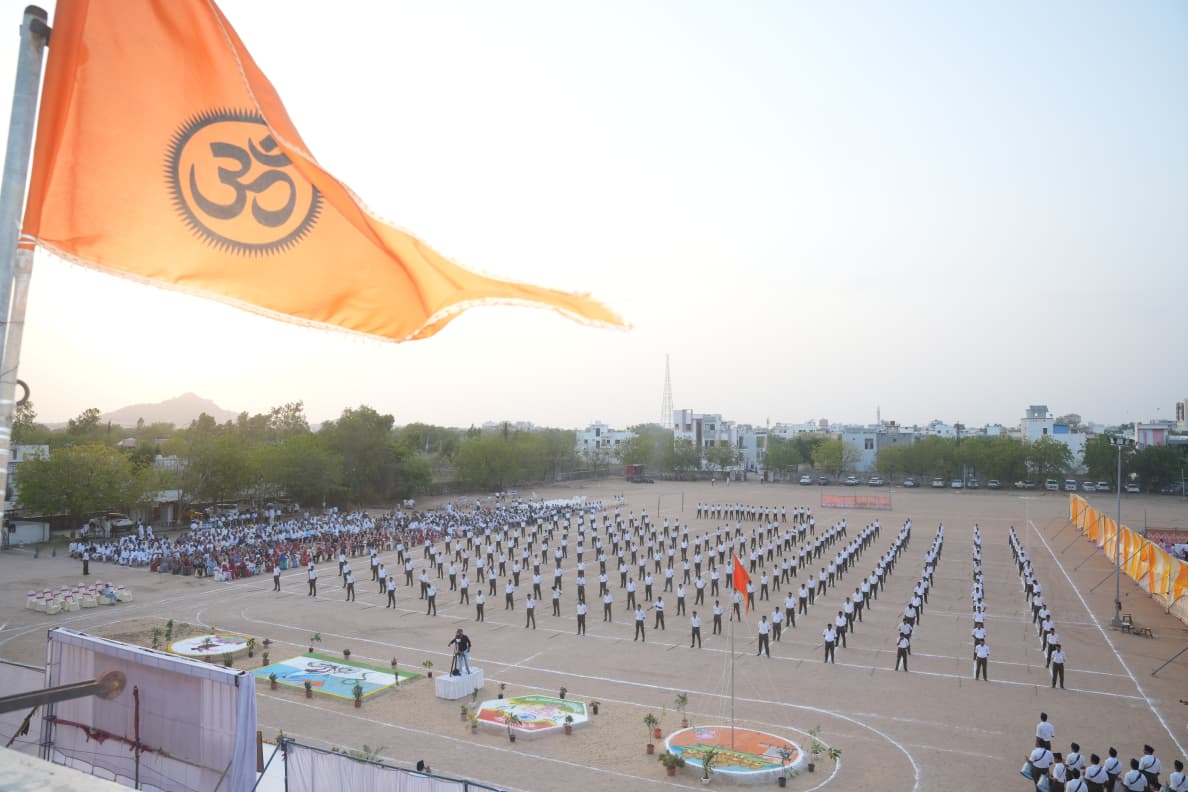 आज संपूर्ण विश्व भारत के अध्यात्म, योग और आयुर्वेद को स्वीकार कर रहा है